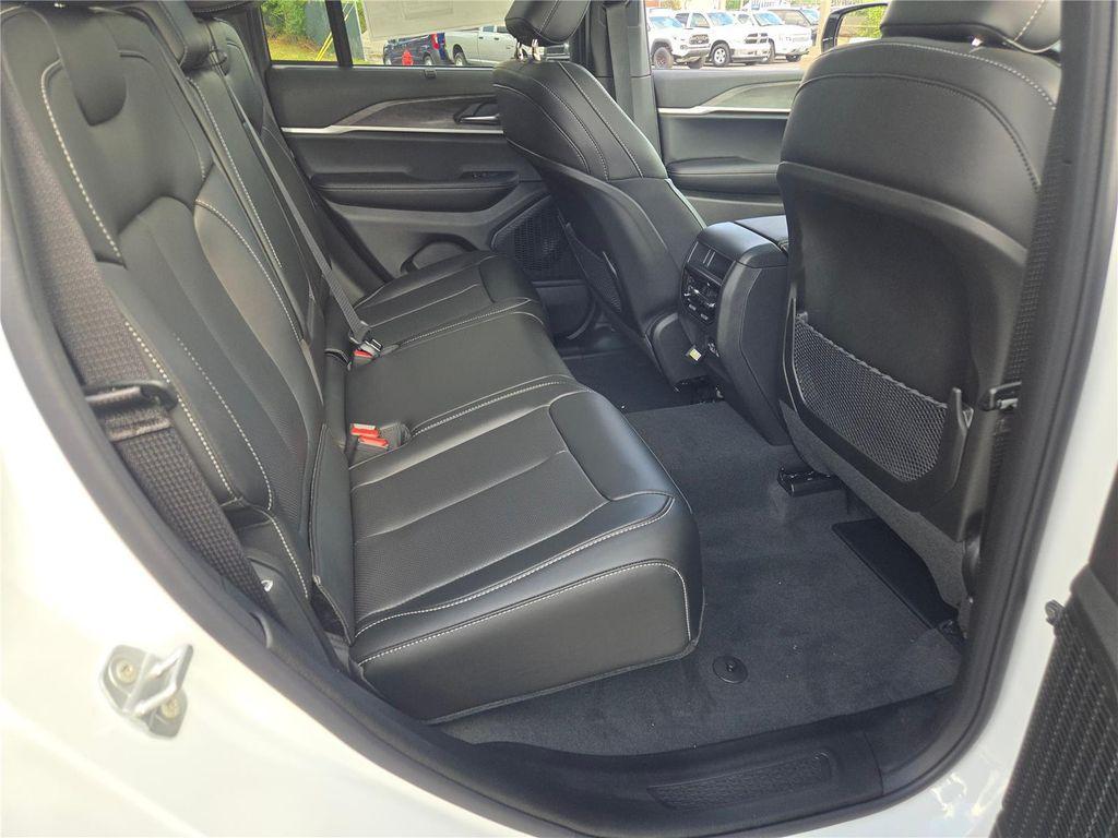 new 2025 Jeep Grand Cherokee car, priced at $43,090