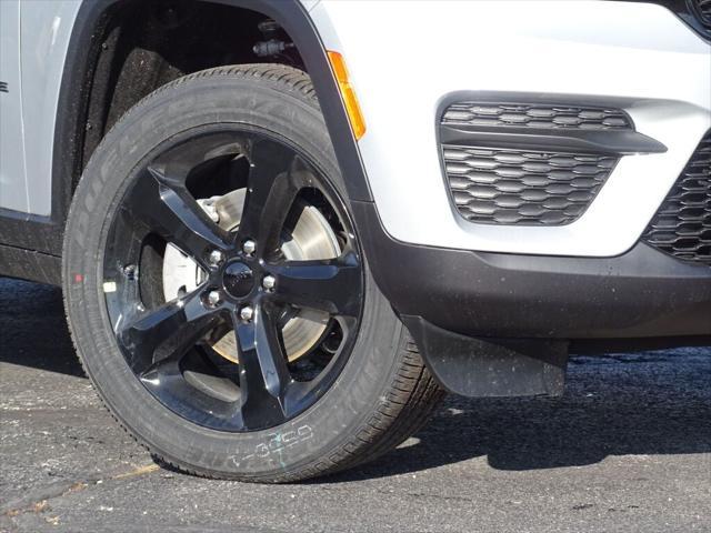 new 2025 Jeep Grand Cherokee car, priced at $43,675