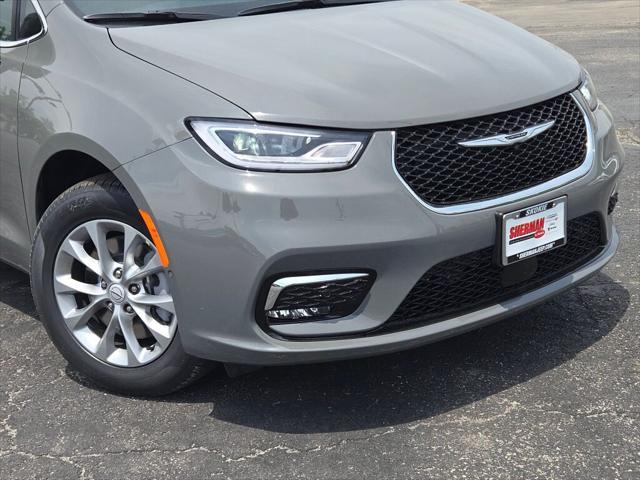 new 2025 Chrysler Pacifica car, priced at $43,215