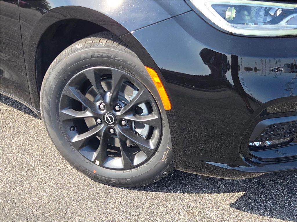 new 2025 Chrysler Pacifica car, priced at $37,733