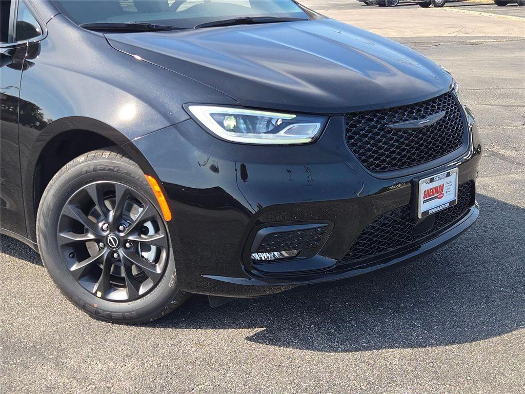 new 2025 Chrysler Pacifica car, priced at $37,733