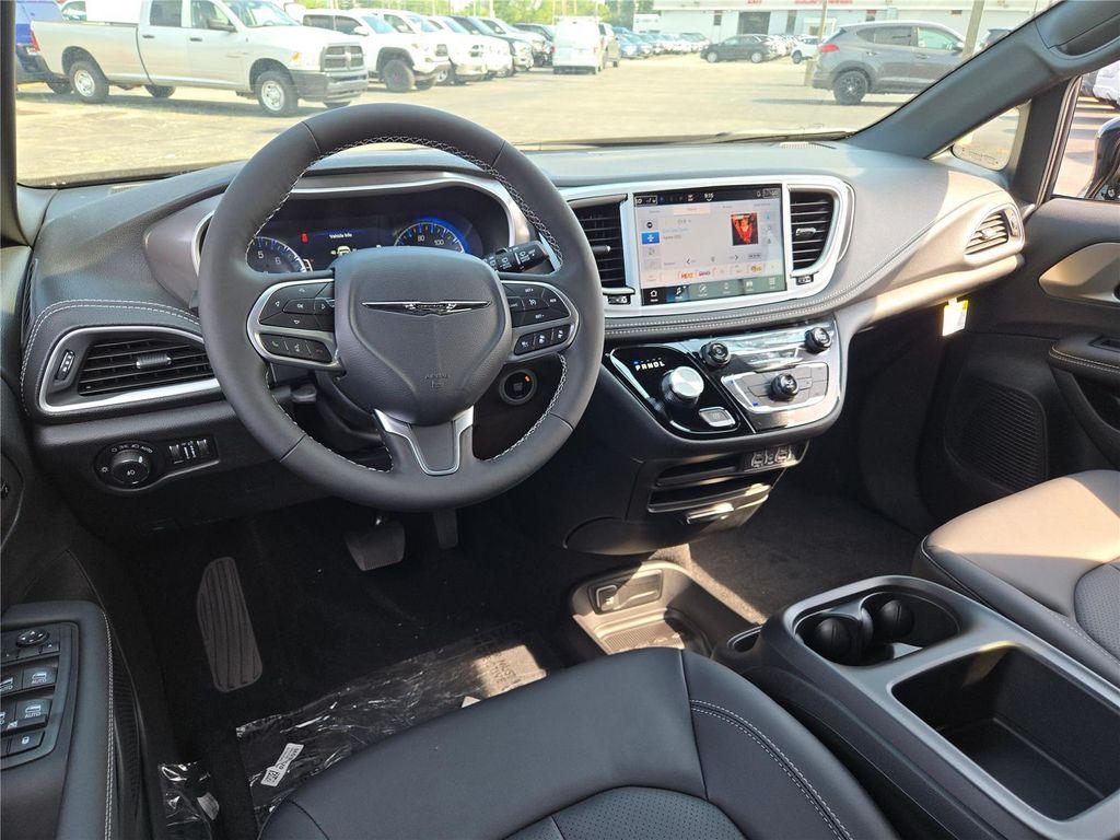 new 2025 Chrysler Pacifica car, priced at $37,733