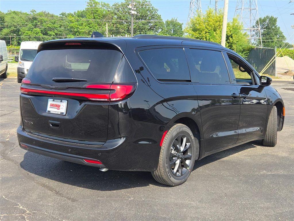 new 2025 Chrysler Pacifica car, priced at $37,733