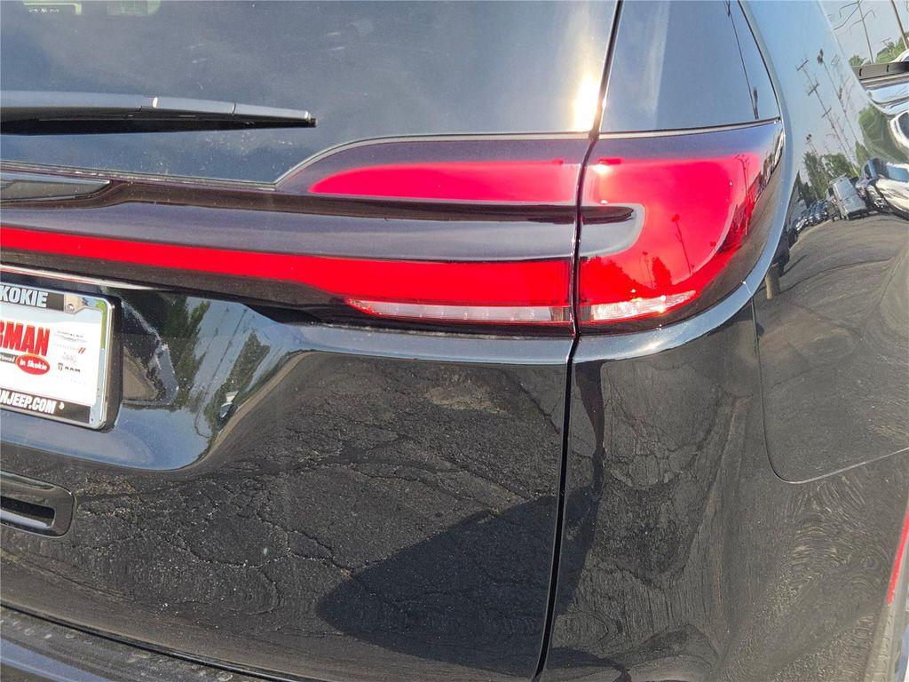 new 2025 Chrysler Pacifica car, priced at $37,733