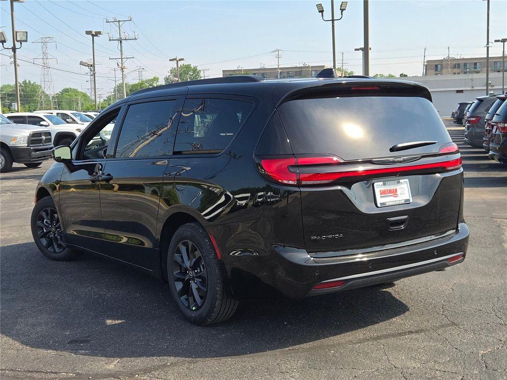 new 2025 Chrysler Pacifica car, priced at $37,733