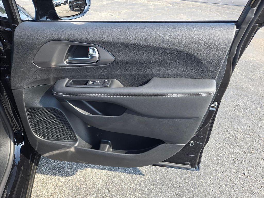 new 2025 Chrysler Pacifica car, priced at $37,733