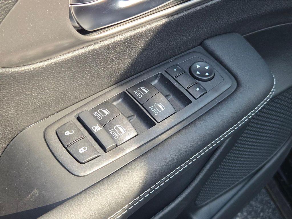 new 2025 Chrysler Pacifica car, priced at $37,733