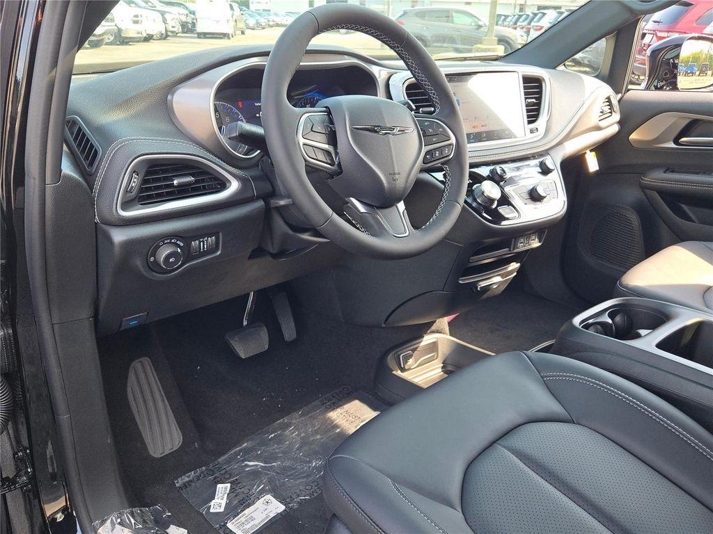 new 2025 Chrysler Pacifica car, priced at $37,733