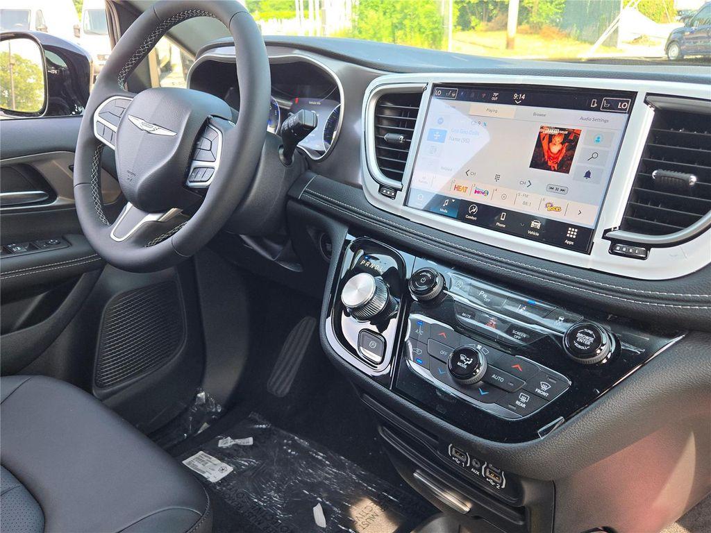 new 2025 Chrysler Pacifica car, priced at $37,733