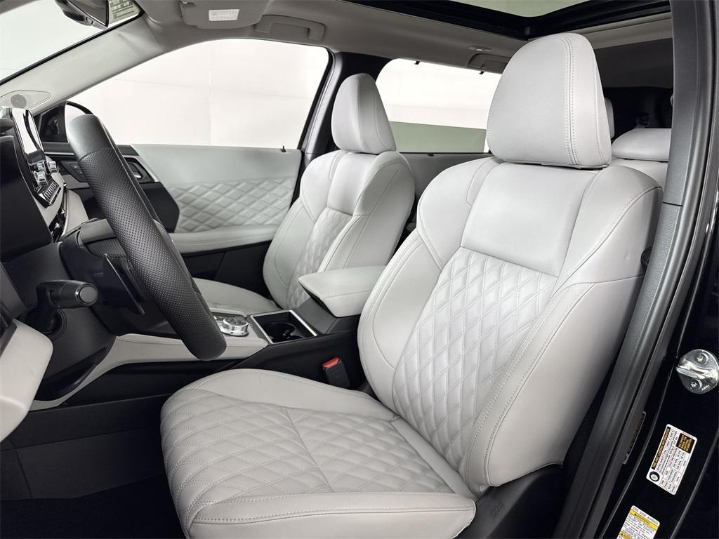 new 2025 Mitsubishi Outlander PHEV car, priced at $47,564