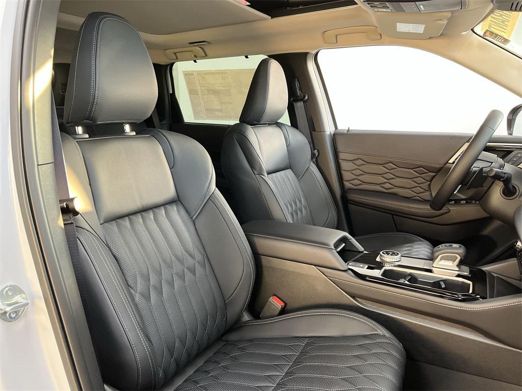new 2025 Mitsubishi Outlander car, priced at $41,939