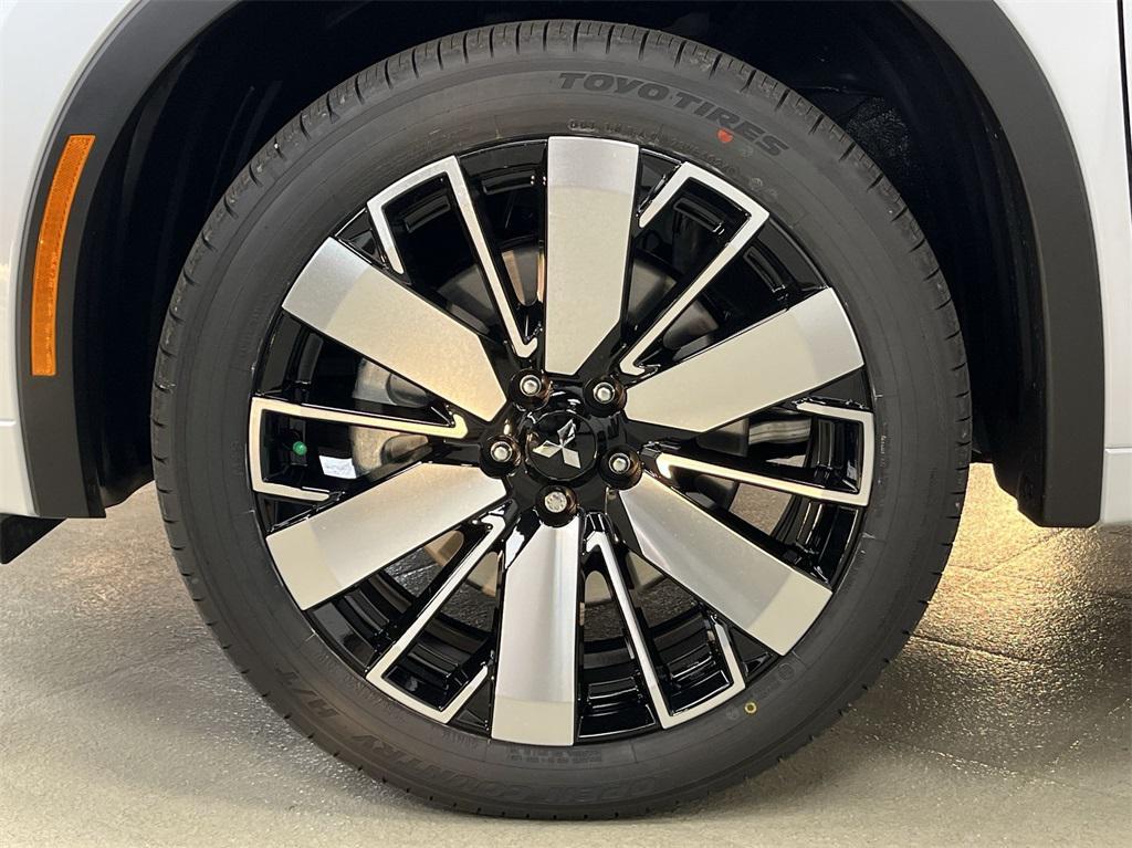 new 2025 Mitsubishi Outlander car, priced at $41,939