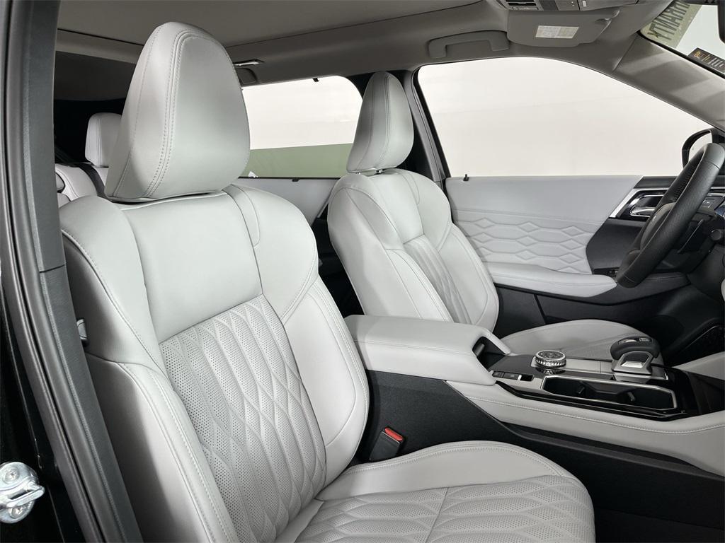 new 2025 Mitsubishi Outlander PHEV car, priced at $47,522