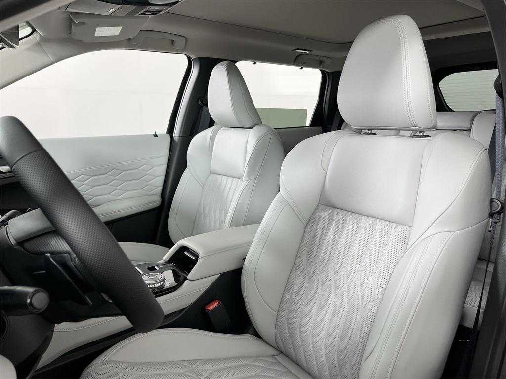 new 2025 Mitsubishi Outlander car, priced at $44,589