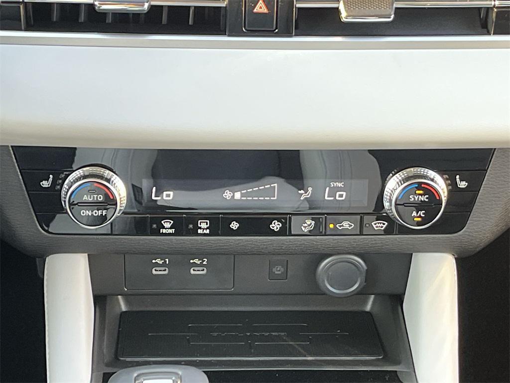 new 2025 Mitsubishi Outlander car, priced at $38,624