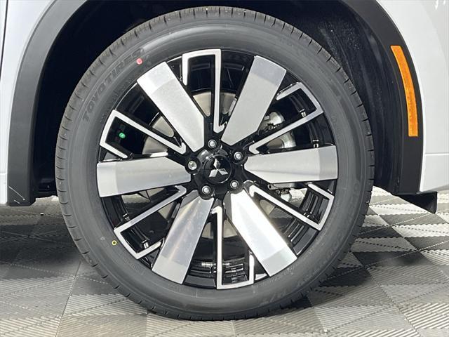 new 2025 Mitsubishi Outlander car, priced at $43,832