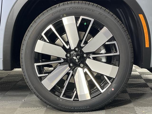 new 2025 Mitsubishi Outlander car, priced at $46,999