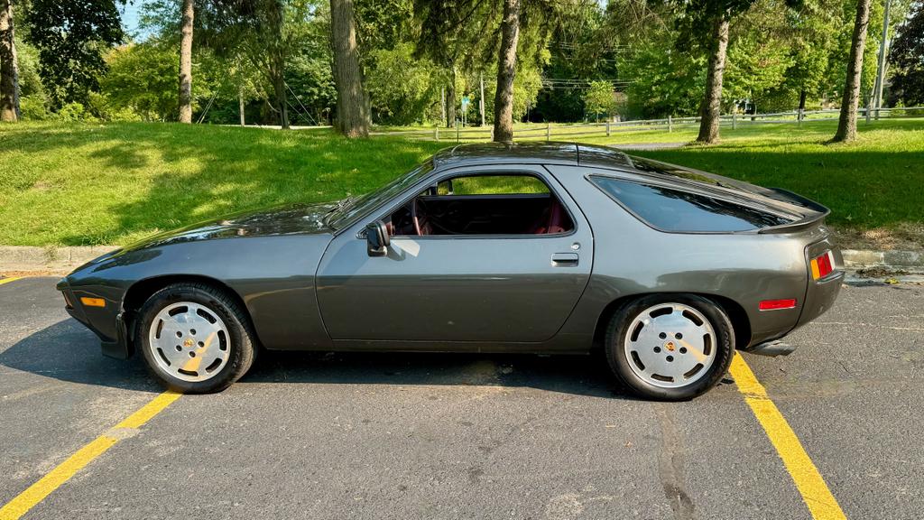 used 1986 Porsche 928 car, priced at $17,500