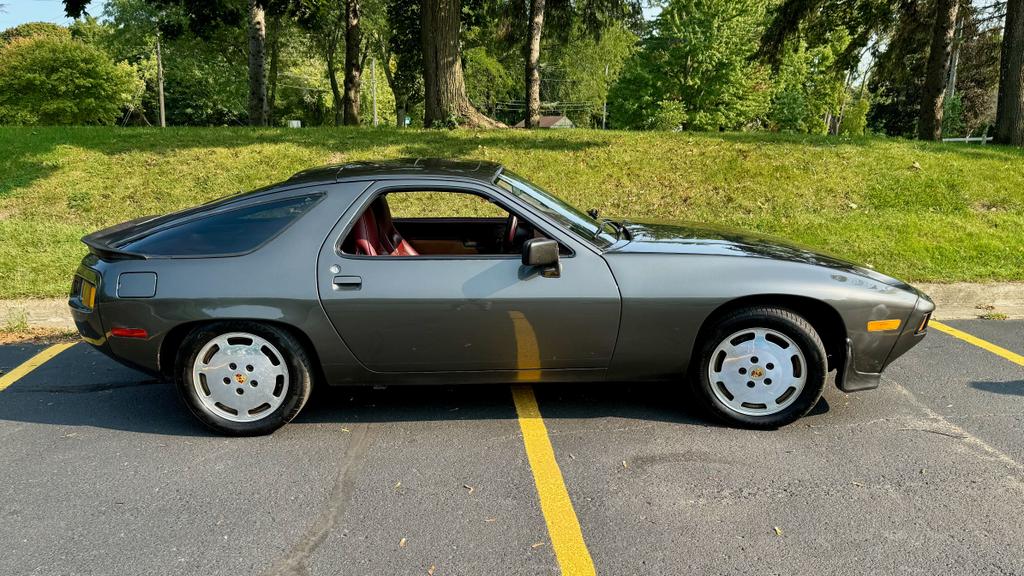 used 1986 Porsche 928 car, priced at $17,500