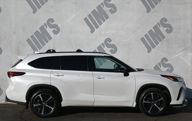 used 2022 Toyota Highlander car, priced at $33,495