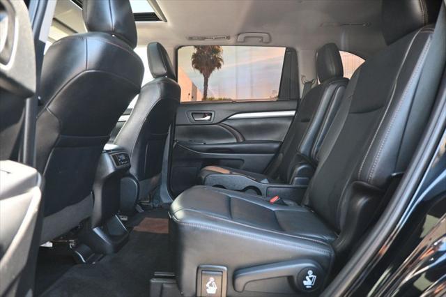 used 2019 Toyota Highlander car, priced at $22,995