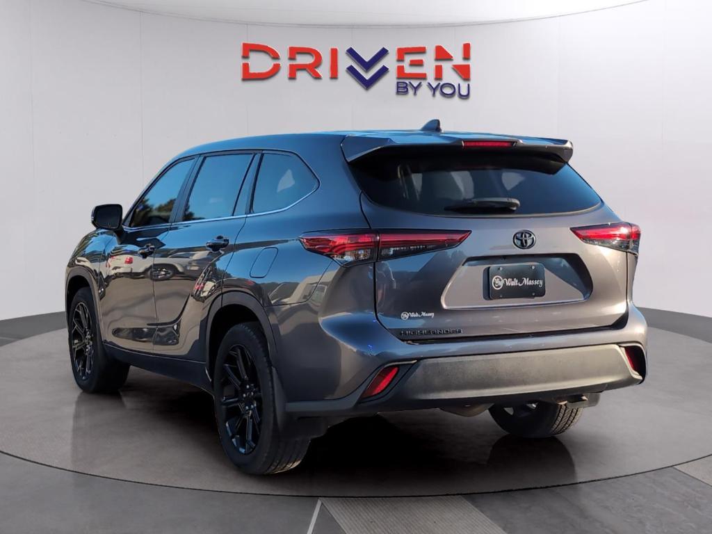 used 2023 Toyota Highlander car, priced at $31,489