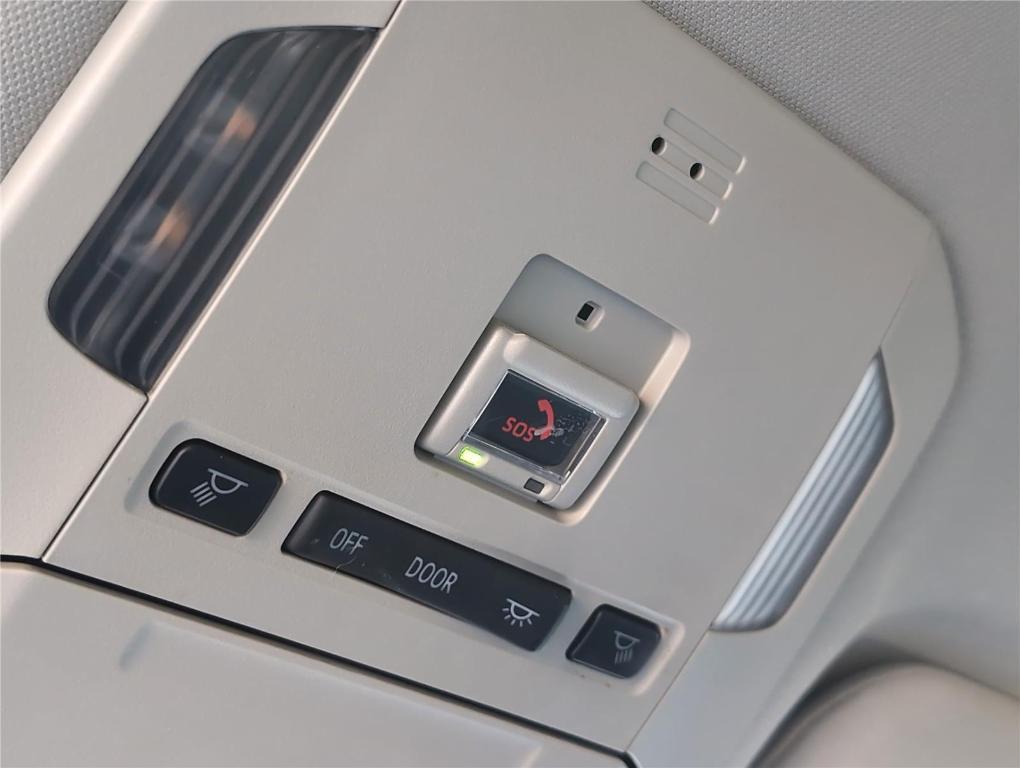 used 2023 Toyota Highlander car, priced at $31,489