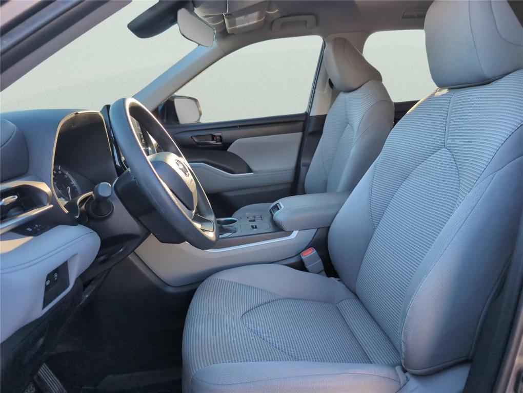 used 2023 Toyota Highlander car, priced at $31,489