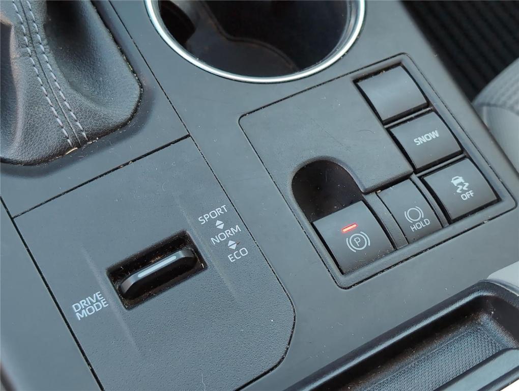 used 2023 Toyota Highlander car, priced at $31,489