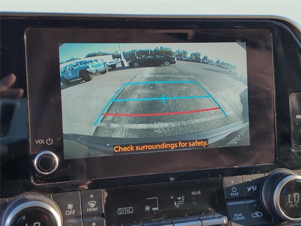 used 2023 Toyota Highlander car, priced at $31,489