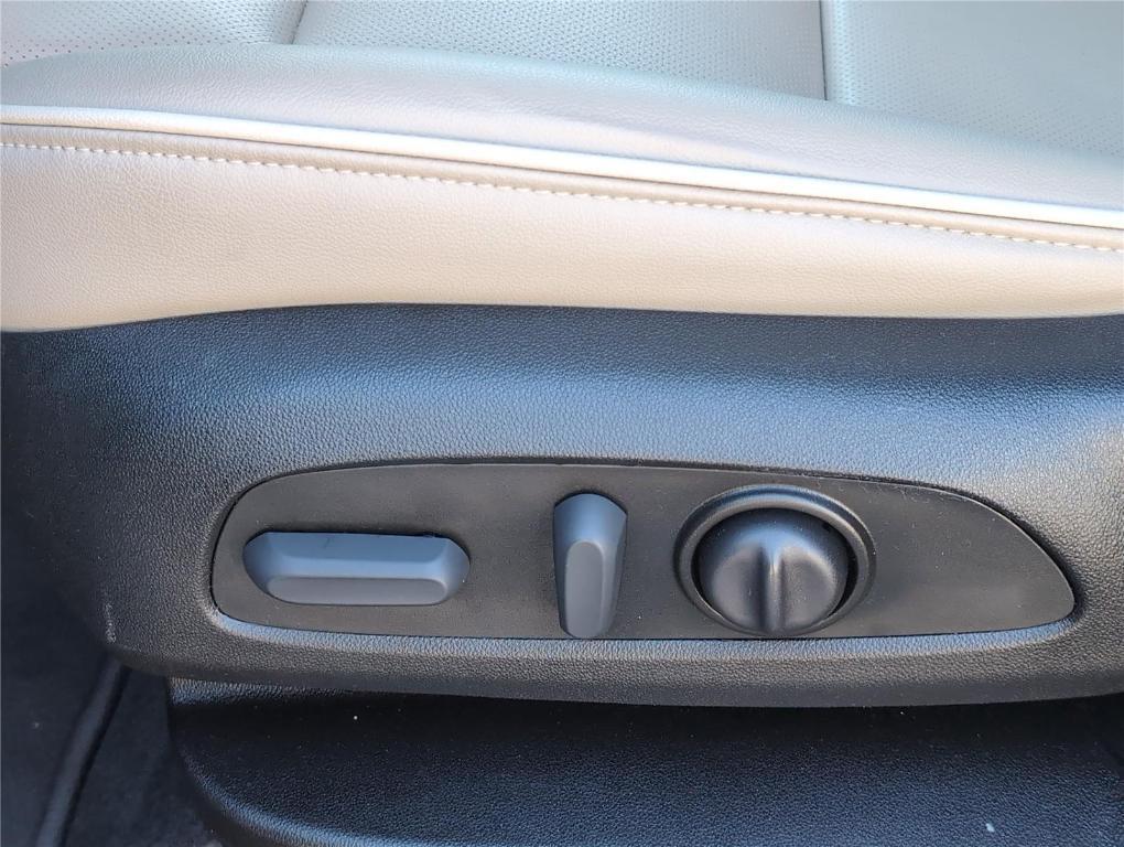 used 2023 Chevrolet Traverse car, priced at $32,499