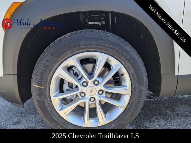 new 2025 Chevrolet TrailBlazer car, priced at $25,125