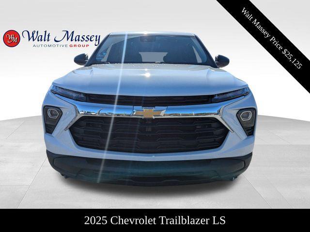 new 2025 Chevrolet TrailBlazer car, priced at $25,125