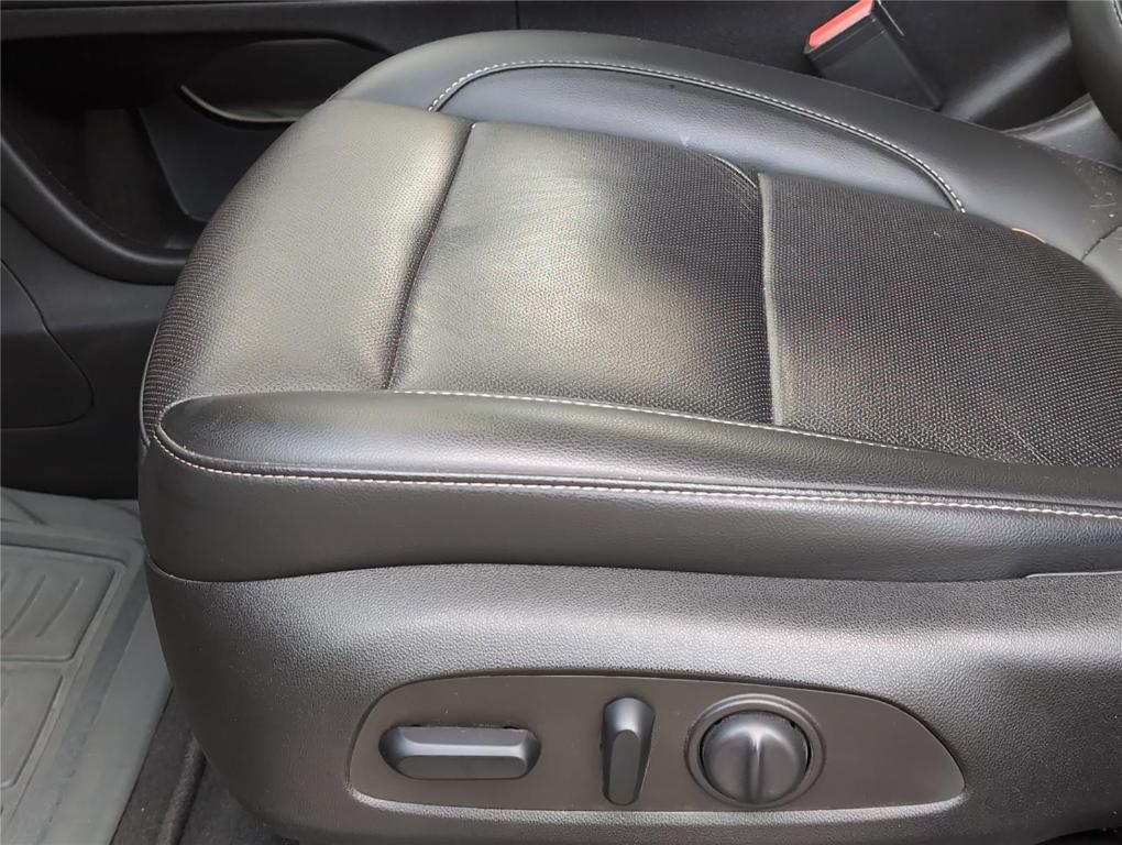 used 2022 GMC Acadia car, priced at $25,999