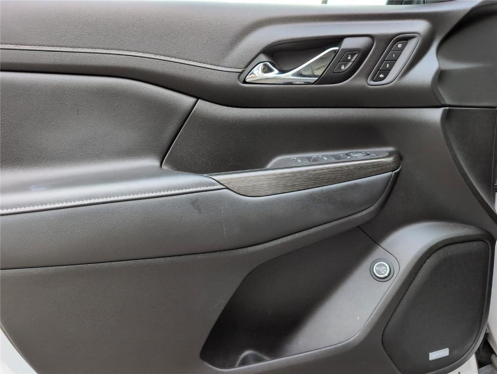 used 2022 GMC Acadia car, priced at $25,999