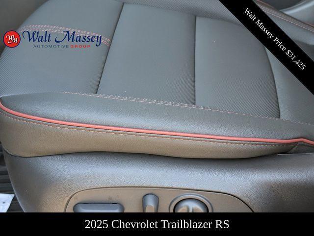 new 2025 Chevrolet TrailBlazer car, priced at $31,425