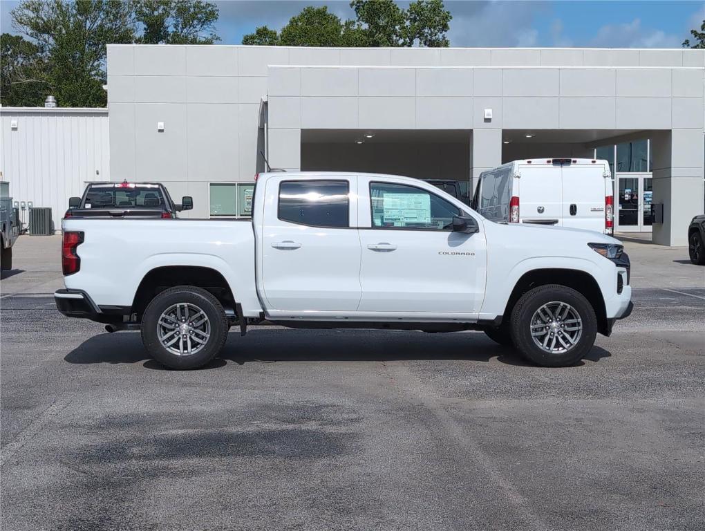 new 2025 Chevrolet Colorado car, priced at $33,048