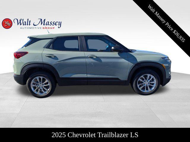 new 2025 Chevrolet TrailBlazer car, priced at $26,535