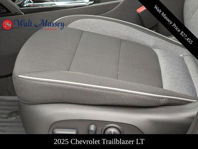 new 2025 Chevrolet TrailBlazer car, priced at $27,455