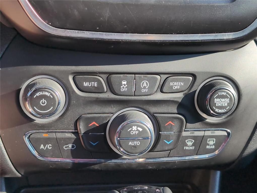 used 2020 Jeep Cherokee car, priced at $15,699