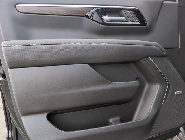 new 2025 Chevrolet Suburban car, priced at $79,367