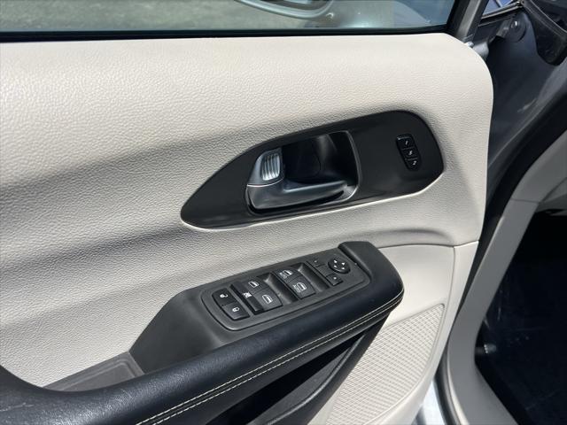 used 2021 Chrysler Pacifica car, priced at $23,498