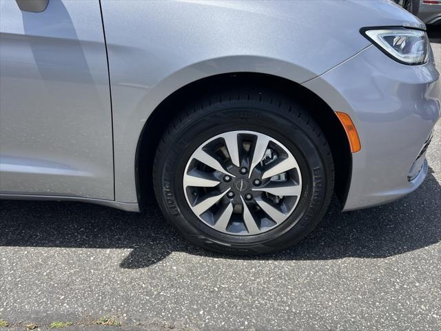 used 2021 Chrysler Pacifica car, priced at $23,498