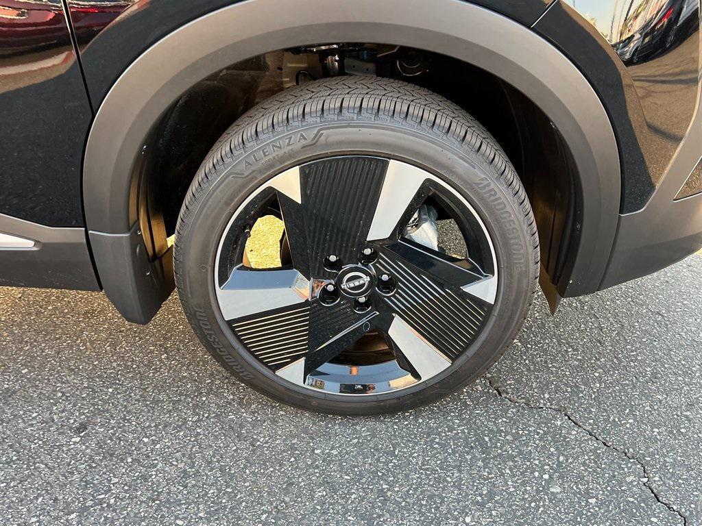 new 2025 Nissan Kicks car, priced at $27,335