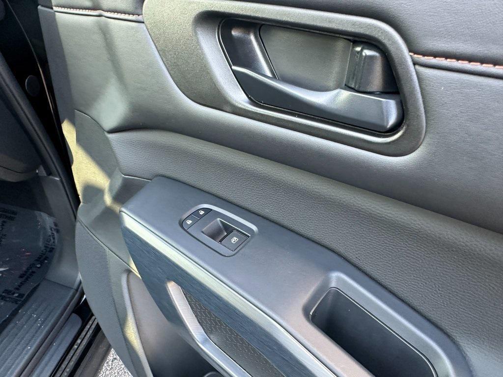 new 2025 Nissan Pathfinder car, priced at $46,595
