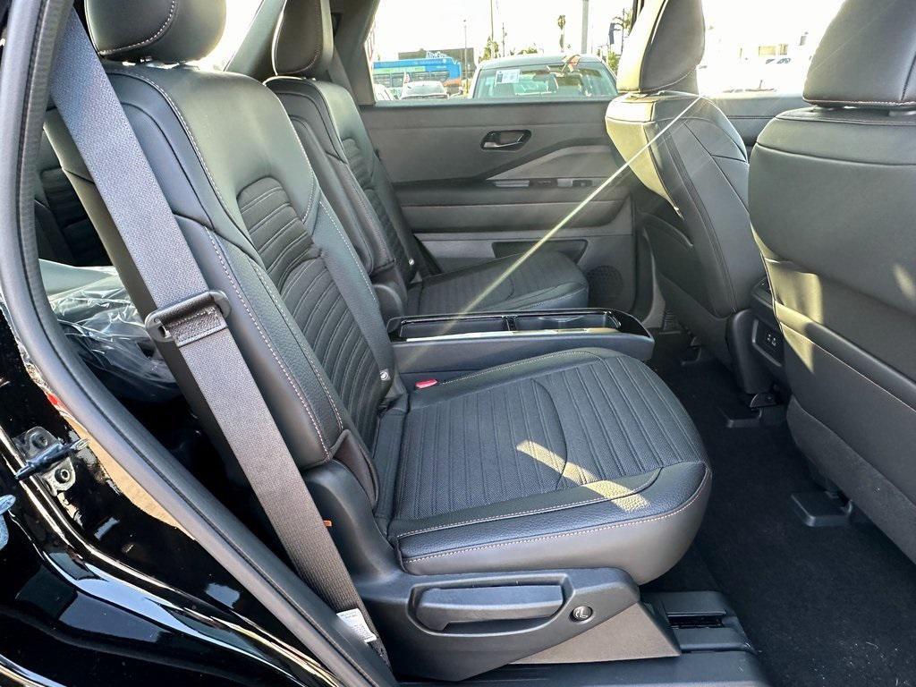new 2025 Nissan Pathfinder car, priced at $46,595