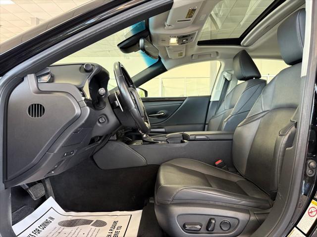 used 2019 Lexus ES 300h car, priced at $26,990