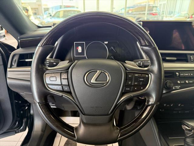 used 2019 Lexus ES 300h car, priced at $26,990