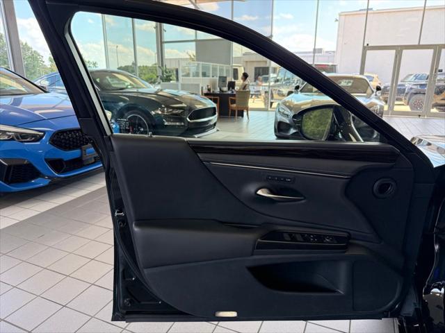 used 2019 Lexus ES 300h car, priced at $26,990