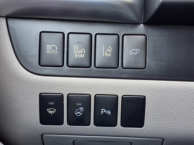 used 2015 Toyota Highlander car, priced at $13,000